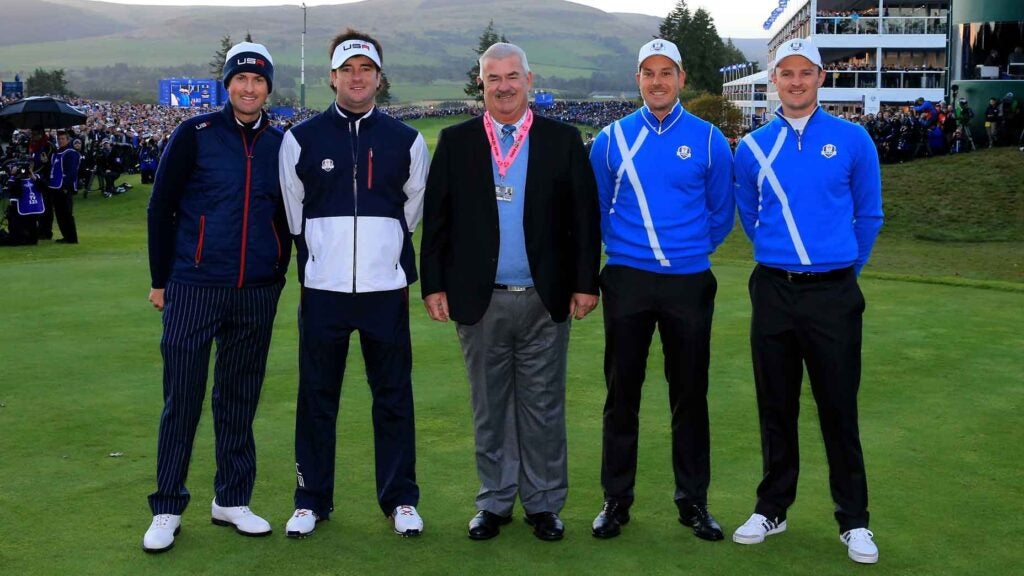 Rules official John Paramor with players at 2014 Ryder Cup