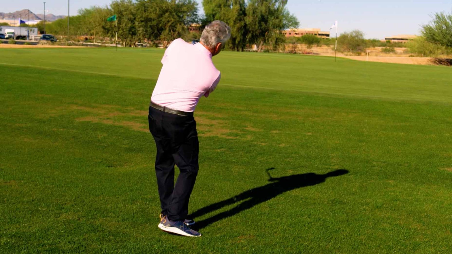 how-to-hit-a-perfect-low-spinning-chip-shot-around-the-greens-golf