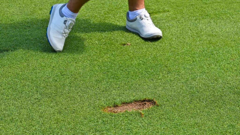 golfer makes divot