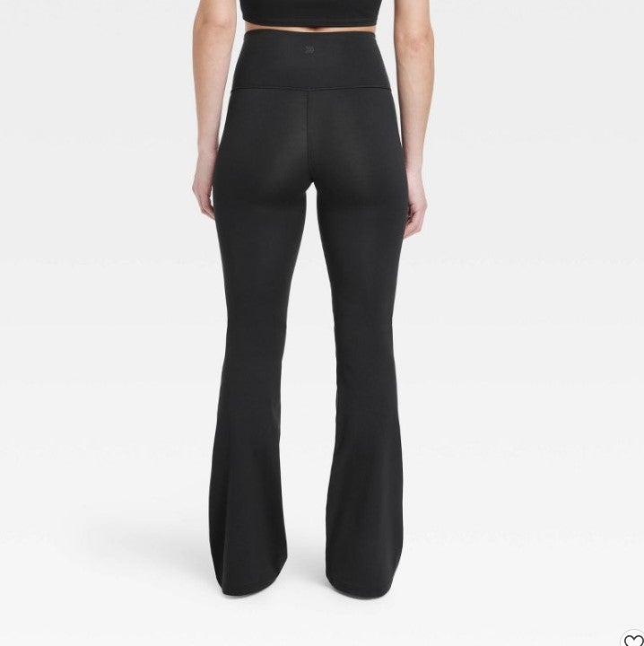 Why you need to buy these Lululemon yoga pants right now