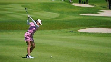 woman swings hybrid