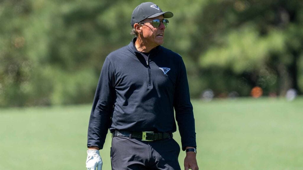 Masters 2023: Phil Mickelson astounds with 65 at Augusta National, turning  back clock with historic finish 