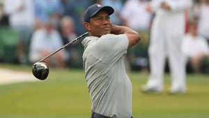 tiger woods swings driver Masters