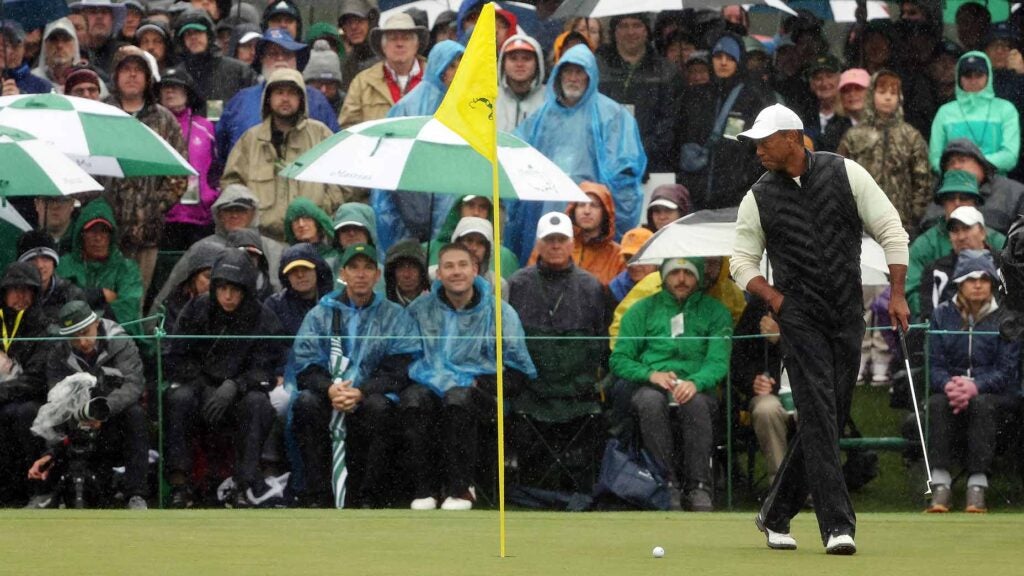 Tiger Woods, with some help, makes Masters cut and ties tournament-record streak