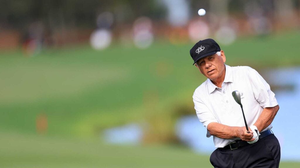 Lee Trevino, his old golf clubs — and one helluva compassionate gesture