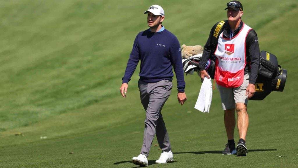 Patrick Cantlay explains how he hired Tiger Woods' caddie