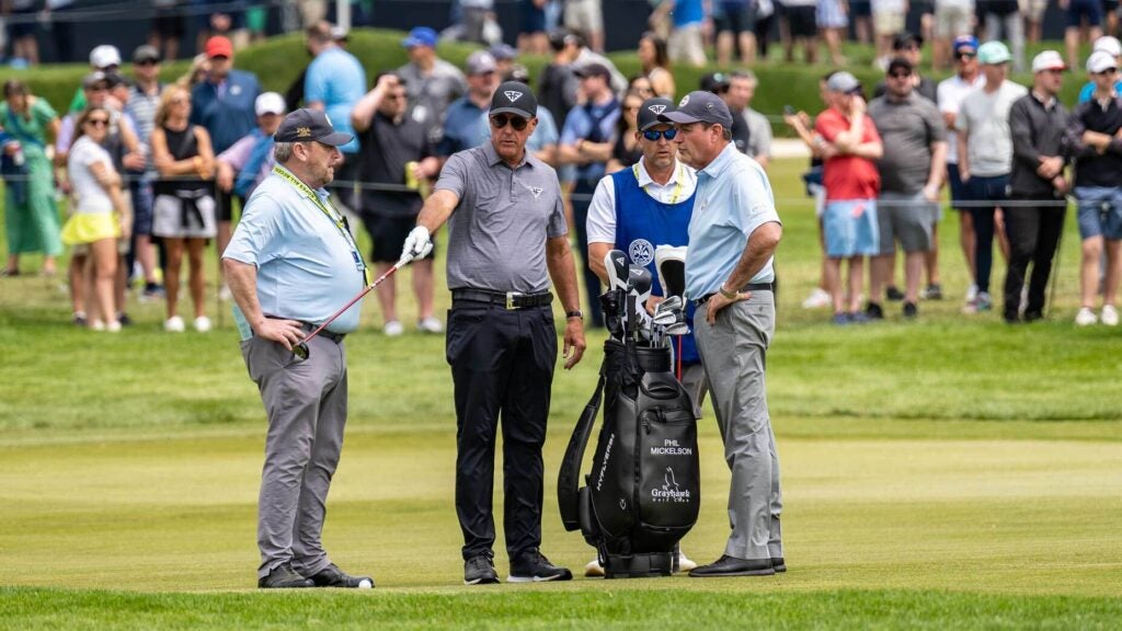 Phil Mickelson nearly commits costly rules gaffe before official saves him