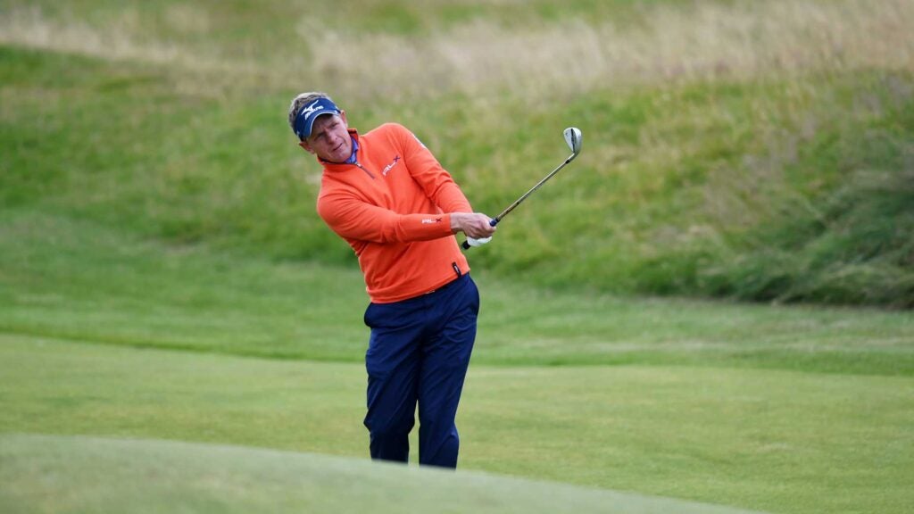 luke donald hits lob wedge