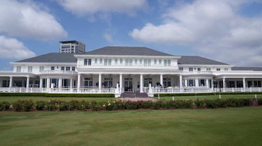 a view of los angeles country club