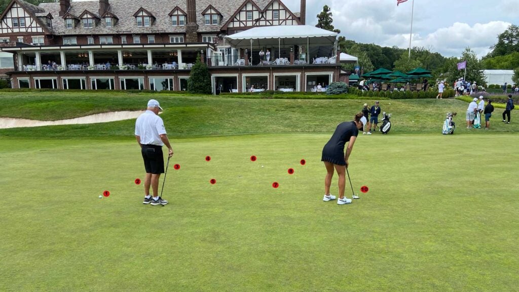 maria fassi plays putting game