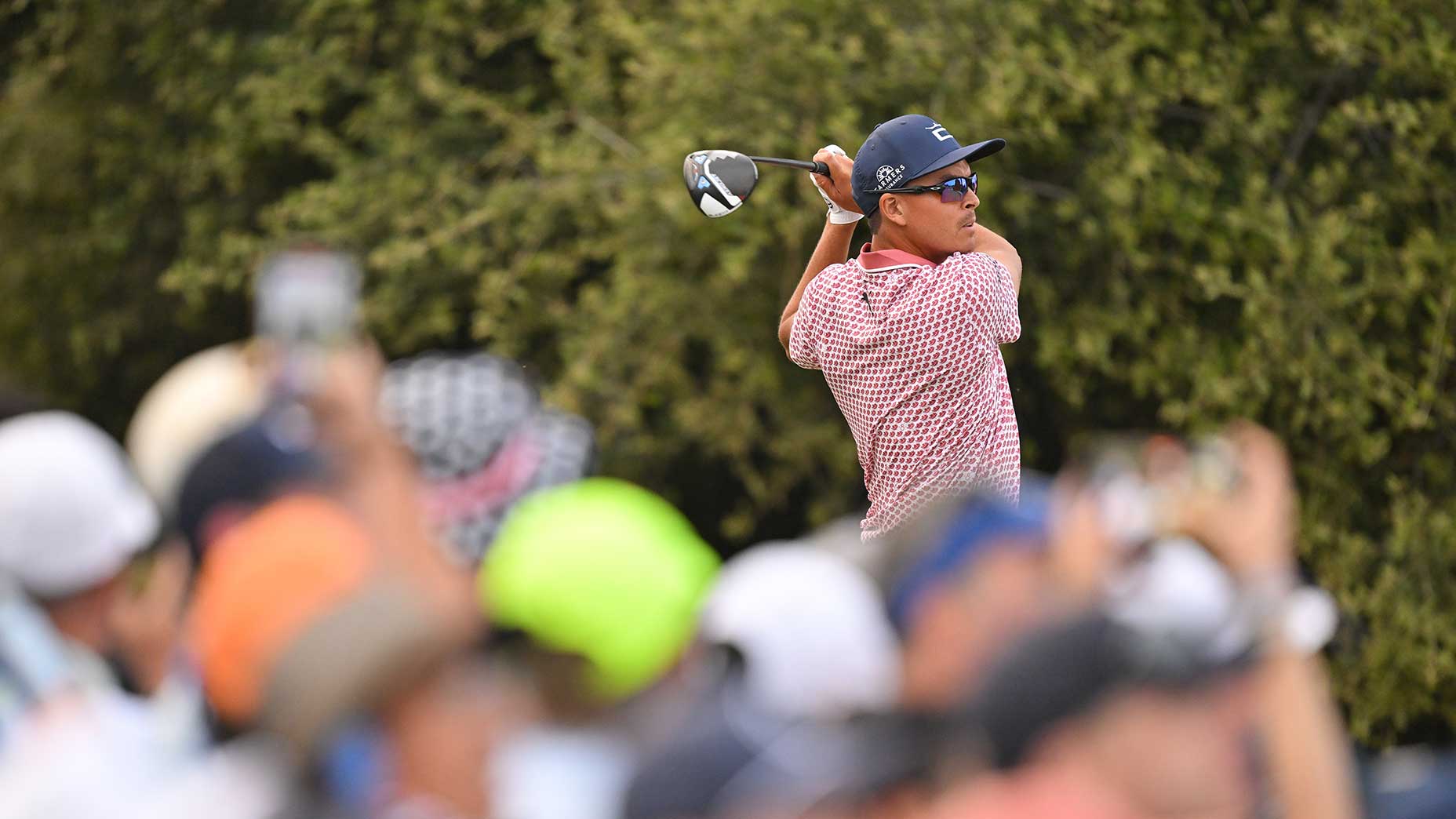 rickie fowler tees off at the us open