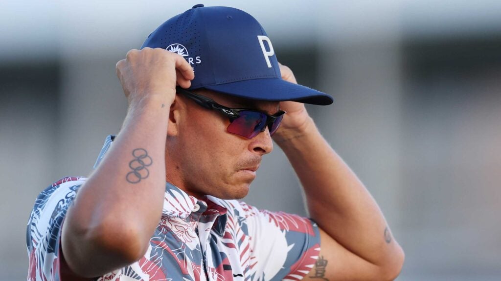 Rickie fowler p 2024 on his hat