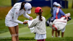 rose zhang signs an autograph