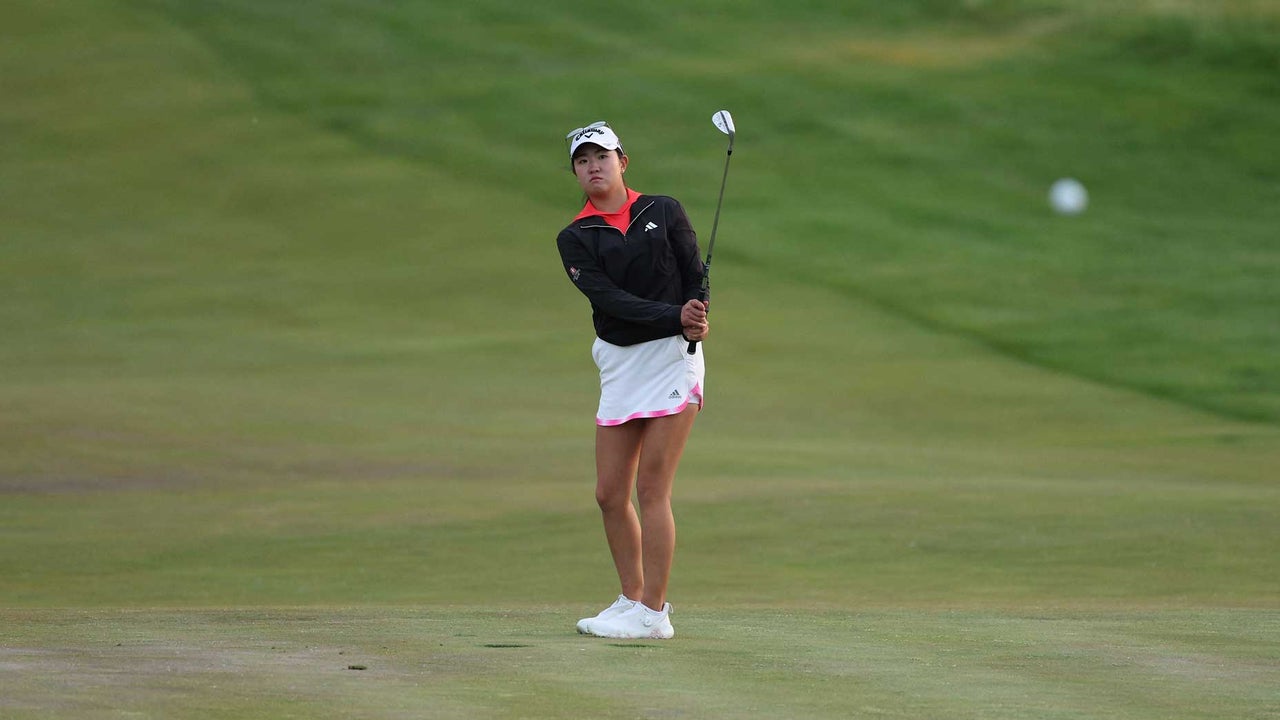 In stunning pro debut, Rose Zhang keeps rolling — right into history books