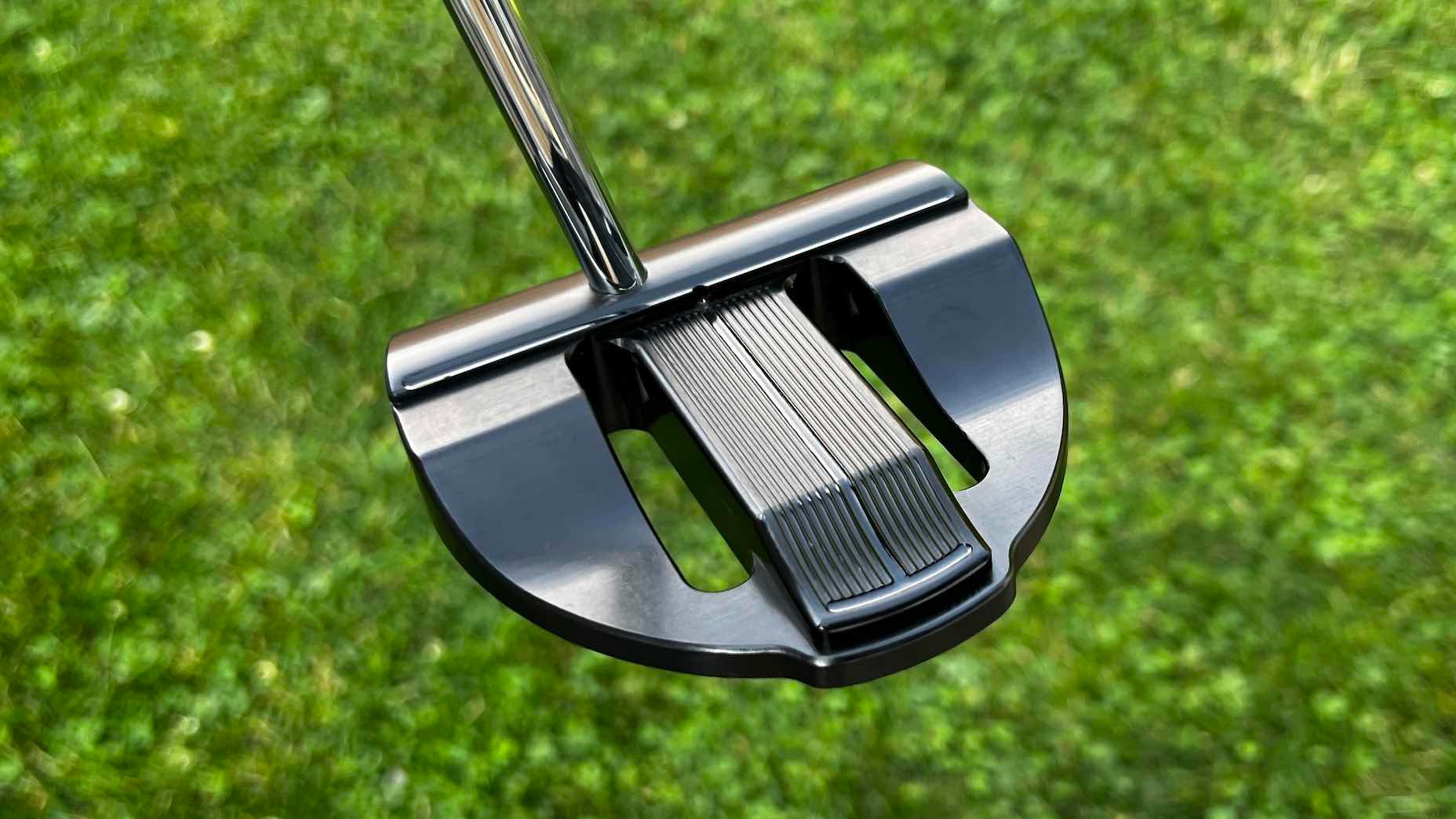 can-a-long-putter-really-help-you-make-more-putts-proving-ground