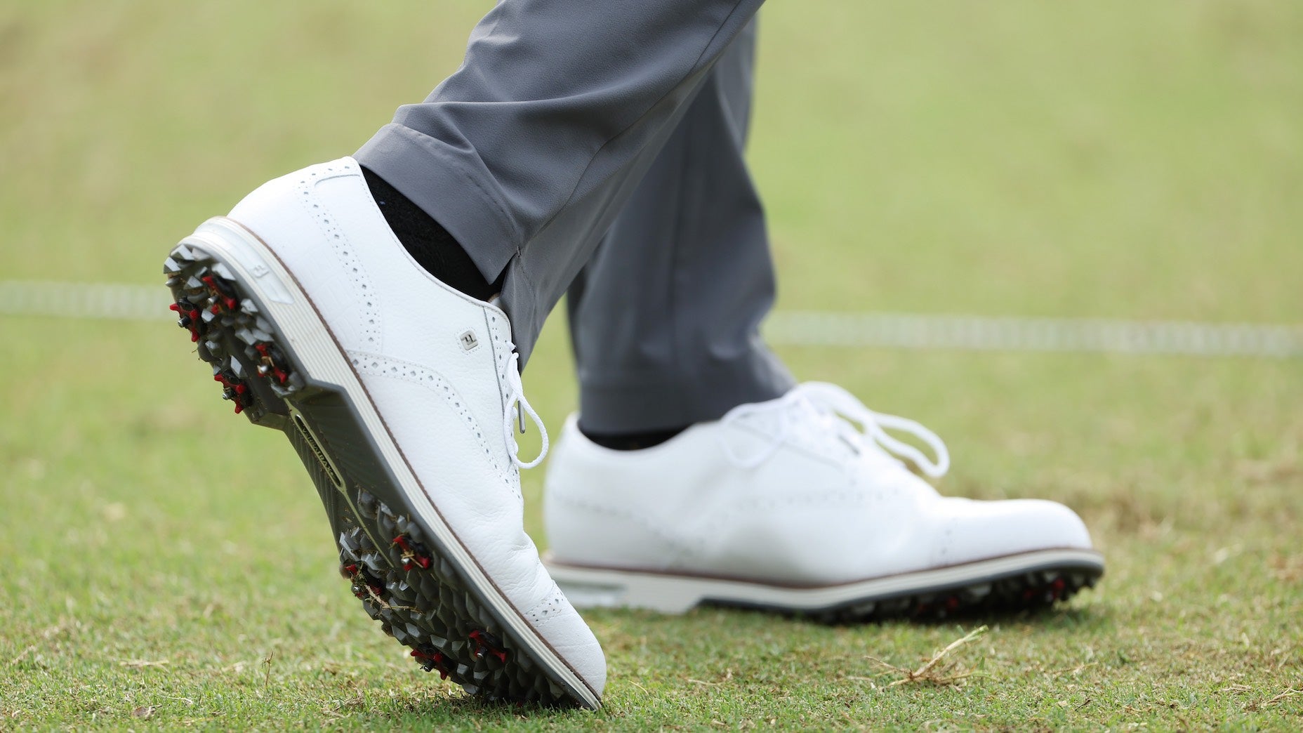 How many tour pros still wear metal spikes?