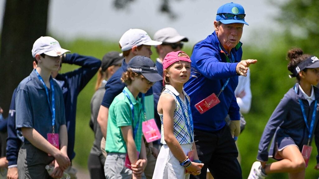 Tom Watson walks the course and instructs kids from the First Tee of Kansas City during the third round of the AdventHealth Championship at Blue Hills Country Club