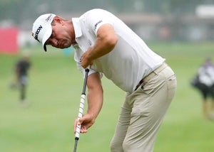 lucas glover putting with LAB golf long putter