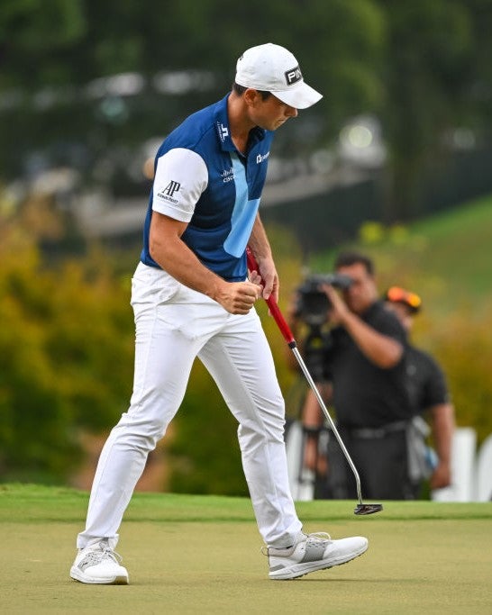 ATLANTA, GA - AUGUST 27: Viktor Hovland makes a long putt the ninth green during the final round of the 2023 PGA Tour Championship on August 27, 2023 at East Lake Golf Club in Atlanta, Georgia. (Photo by John Adams/Icon Sportswire via Getty Images)