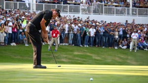 phil mickelson putts