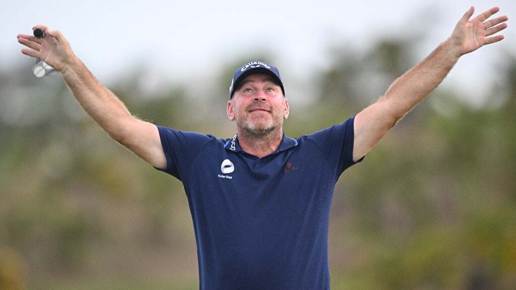 Thomas Bjorn celebrates putt at 2022 AfrAsia Bank Mauritius Open