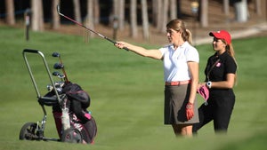 woman golfer aiming