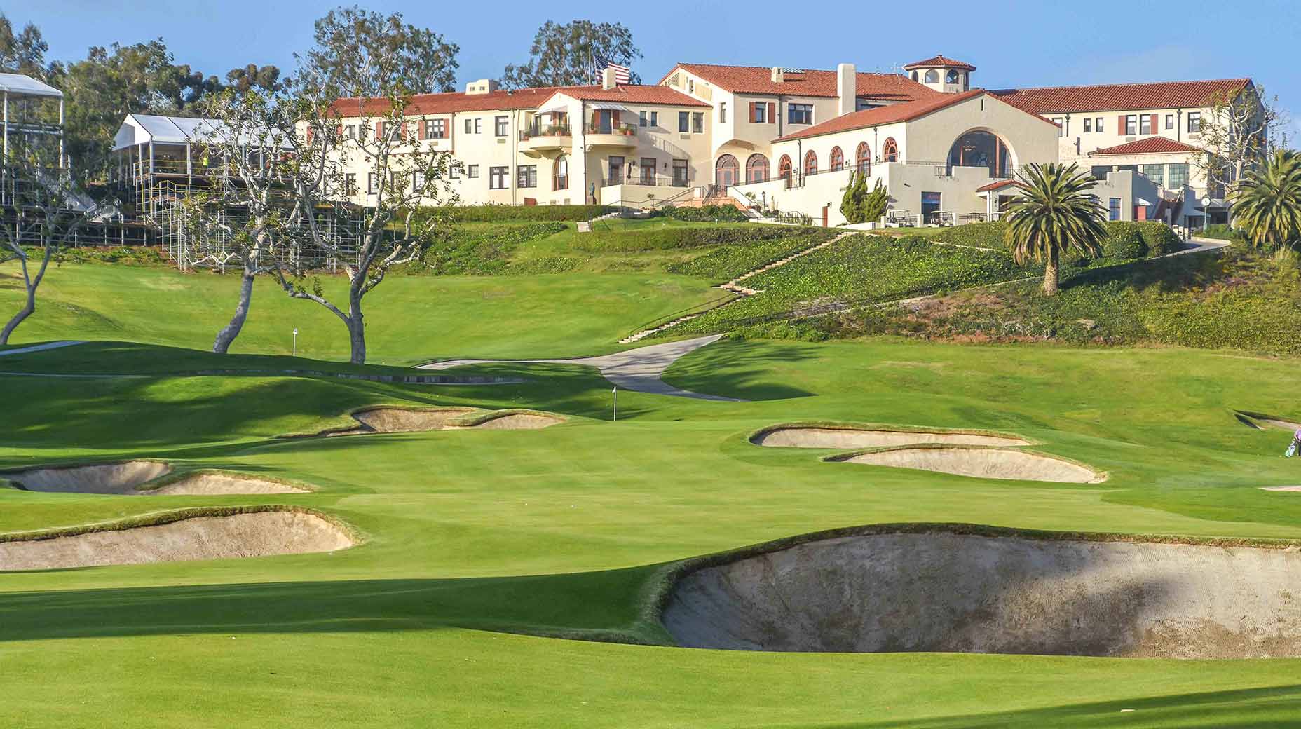 A hole of golf at riviera country club