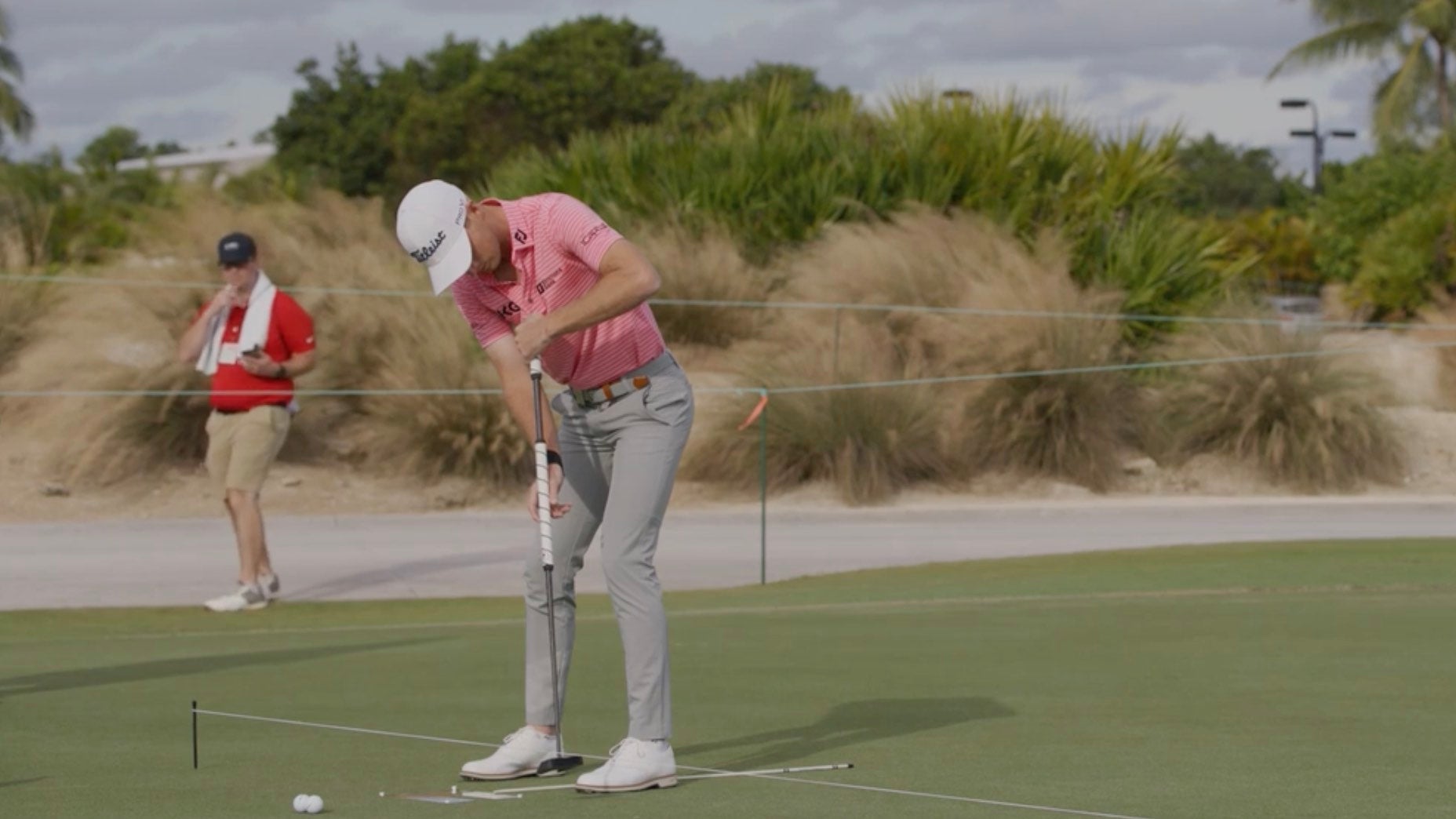 Will Zalatoris putting with LAB golf long putter