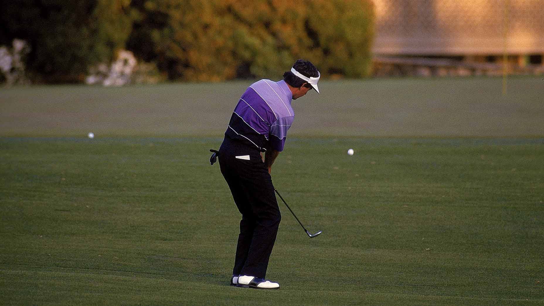 larry mize hits a chip shot at Augusta National during the 1987 Masters