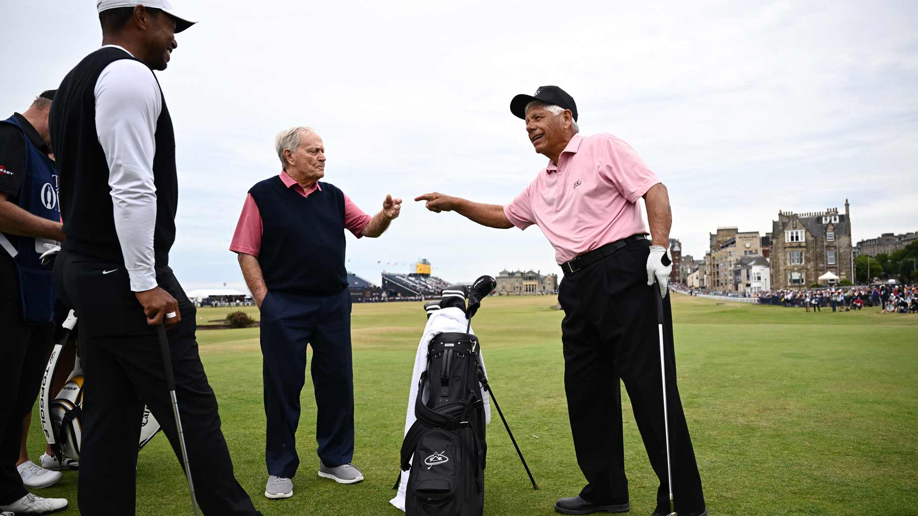 Lee Trevino talks to Tiger Woods and Jack Nicklaus.