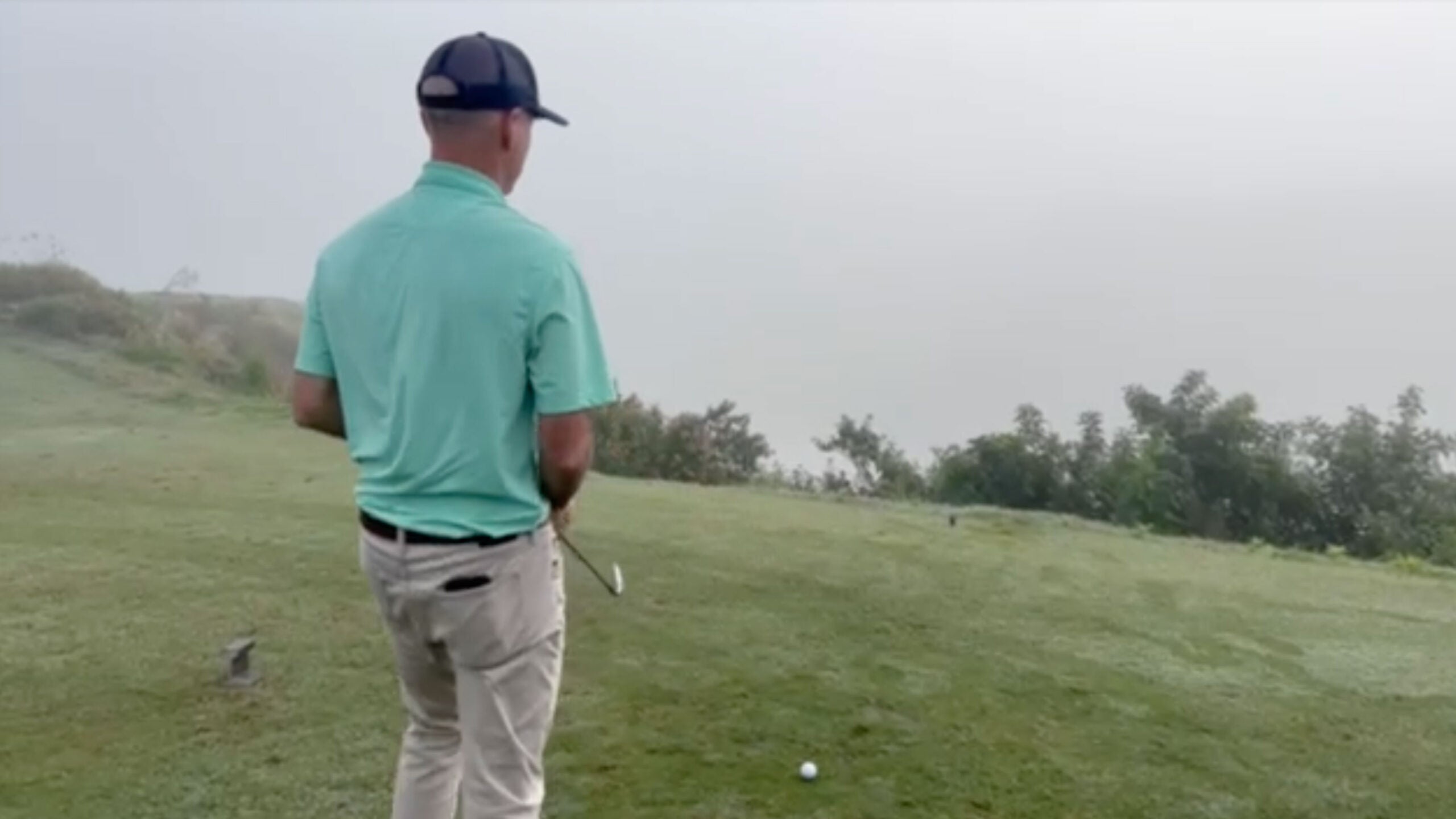 alan bastable playing streamsong blue in a dense fog