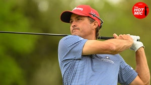 kevin kisner swings golf club