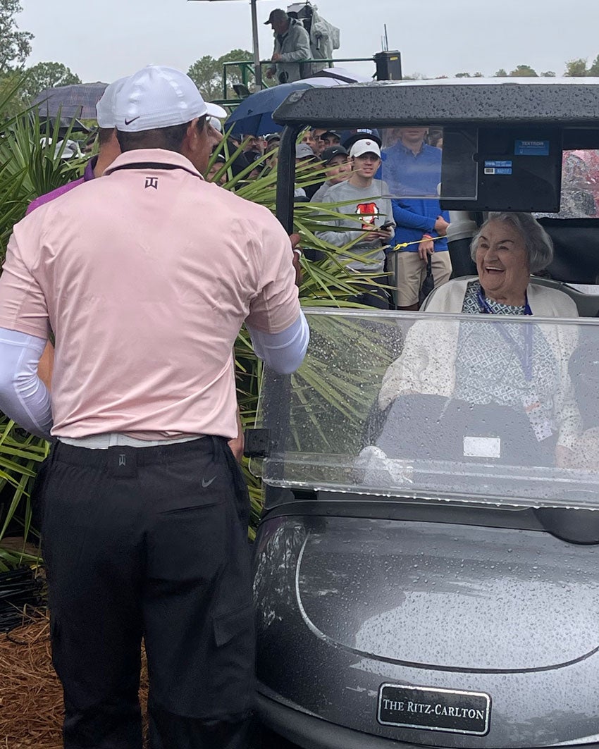 Tiger Woods meets Justin Thomas' grandmother