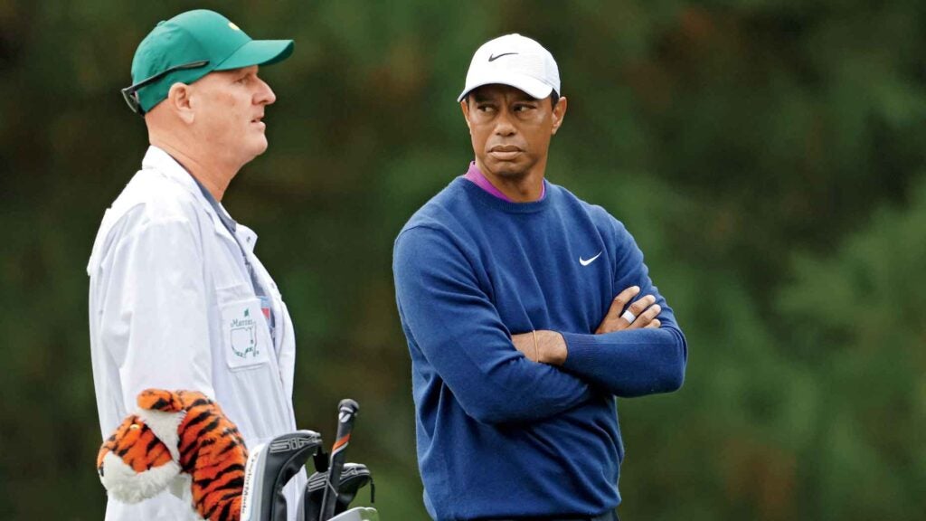 LaCava and Tiger Woods at the sweater-weather Masters in November 2020.