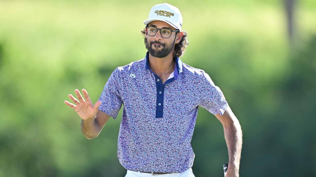 Akshay Bhatia waves to crowd after putt at 2024 Sentry