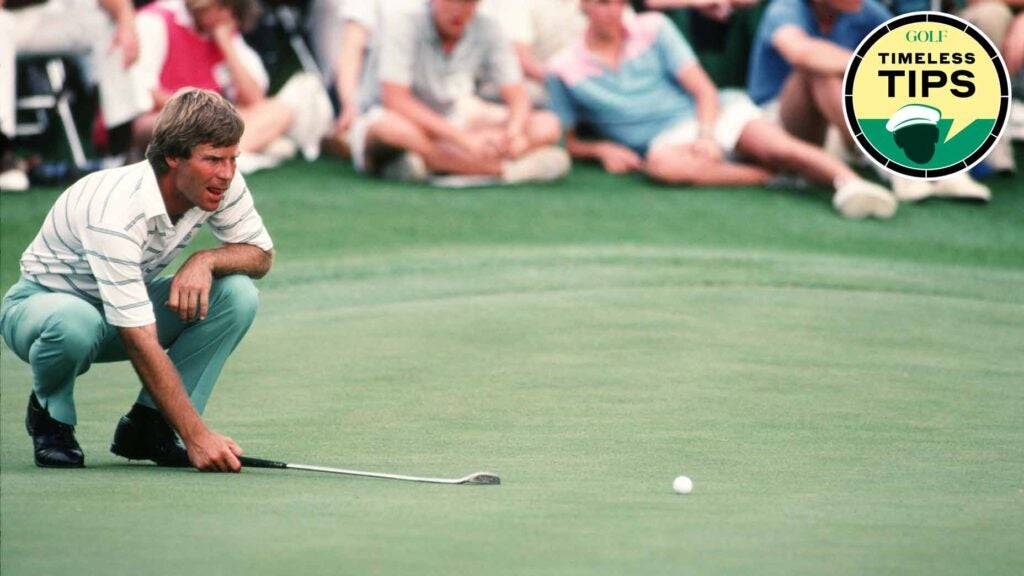 ben crenshaw reads a putt during the 1985 masters