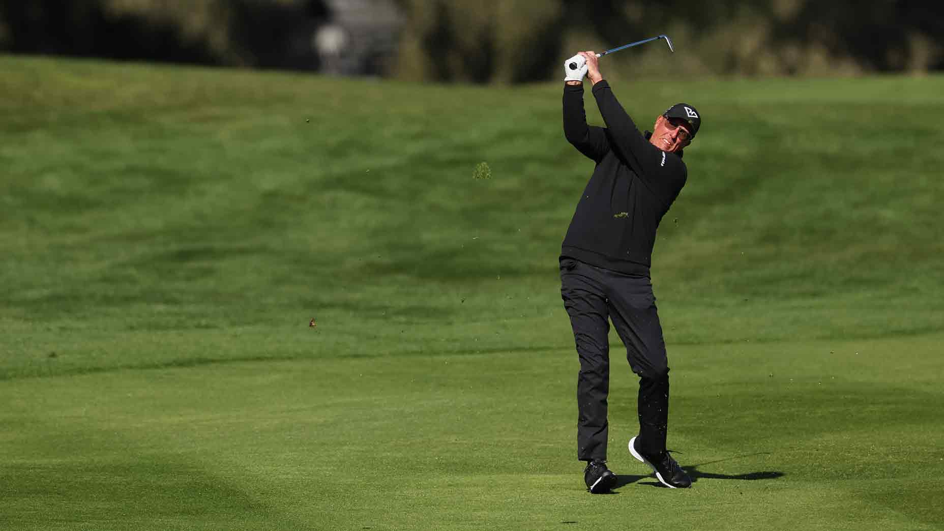 Six-time major champ Phil Mickelson provides the one common flaw that all poor ball-strikers have in common; with tips to fix it