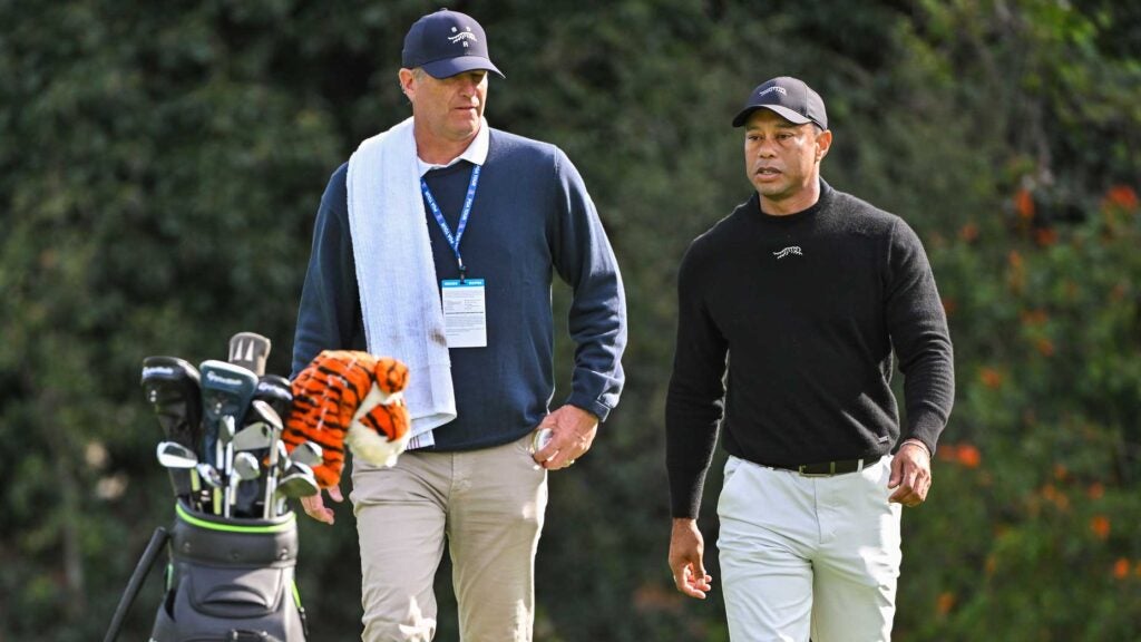 Tiger Woods and new caddie Lance Bennett walk and talk at 2024 Genesis Invitational.