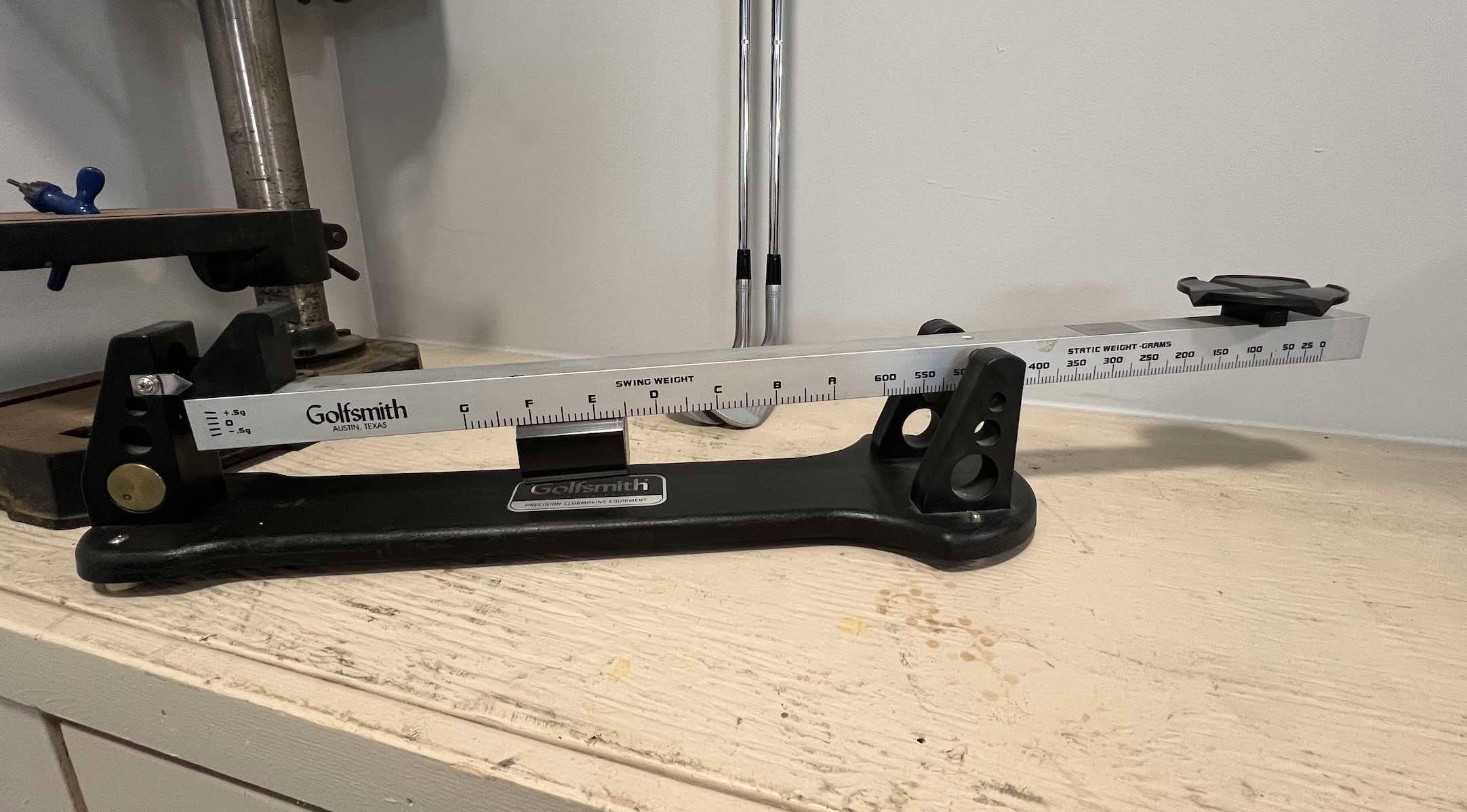 Golf club swing weight scale