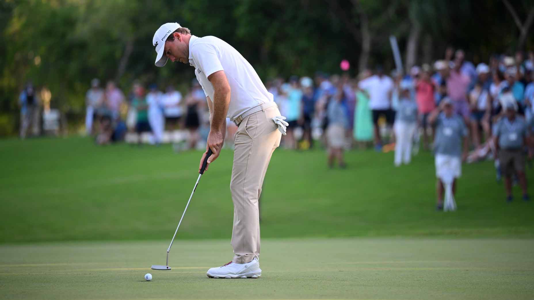 russell henley hits a putt during the 2022 world wide technologies championship