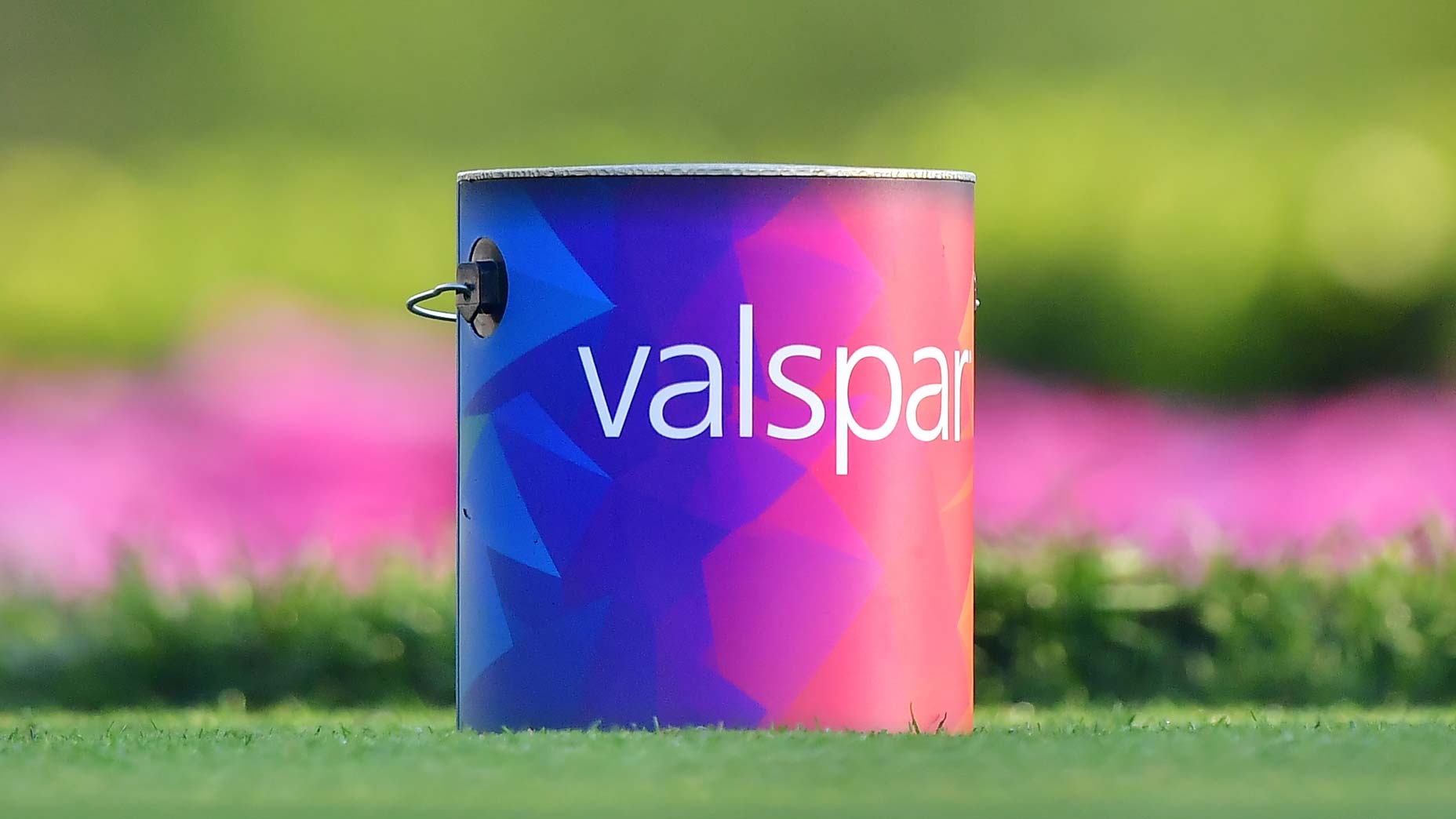A paint bucket serving as a Valspar Championship tee marker at the PGA Tuur event