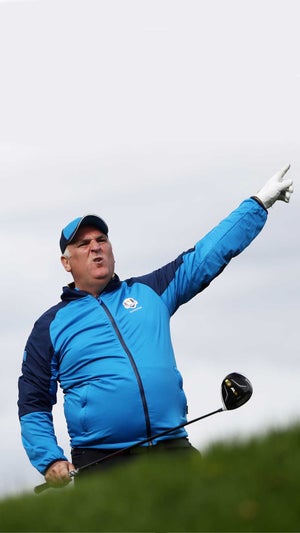 jose andres points at the ryder cup celebrity pro-am