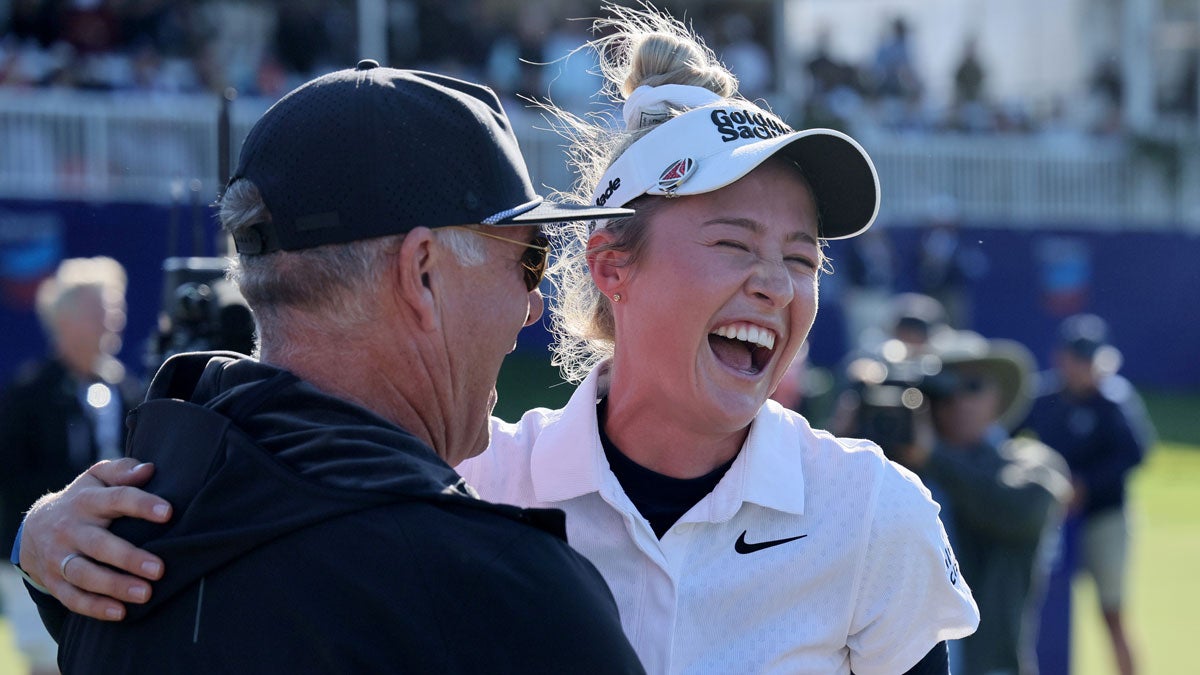 Nelly Korda of the United States celebrates with her coach, Jamie Mulligan, after winning The Chevron Championship at The Club at Carlton Woods