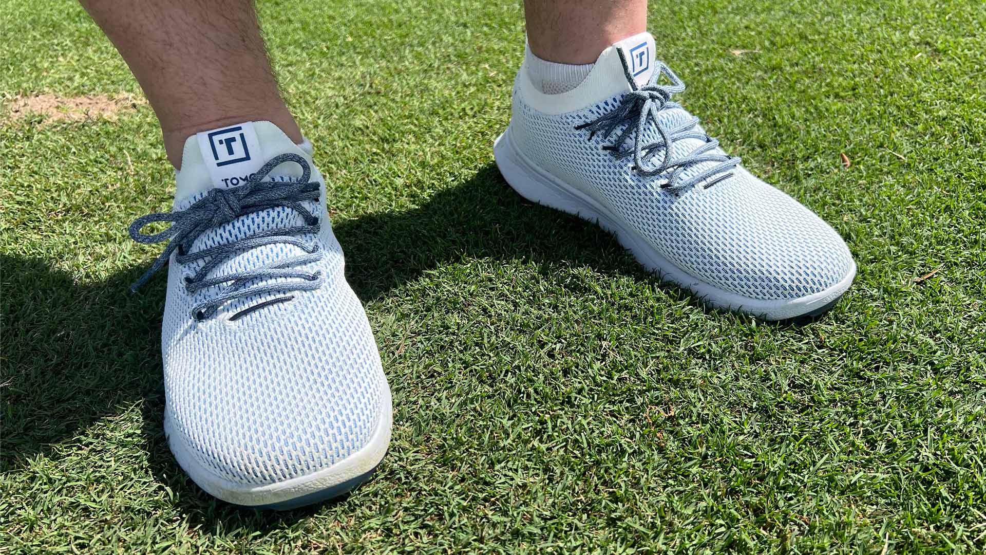 Golfer wears Tomo Alpha golf shoes on golf course