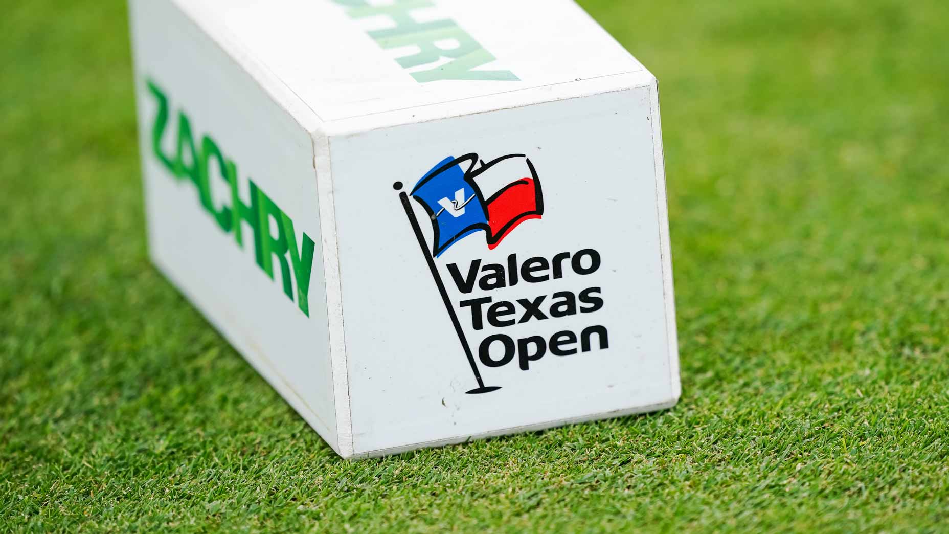 Tee marker on grass tee at 2023 Valero Texas Open