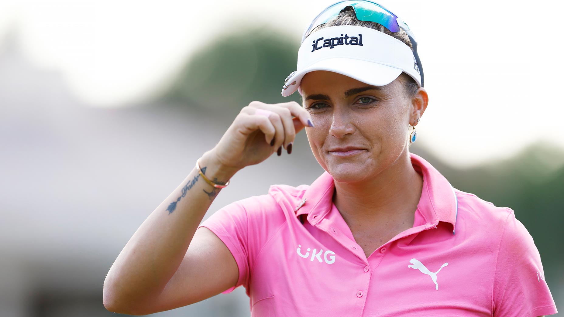 lexi thompson wipes away tears in a pink shirt at the thornton invitational