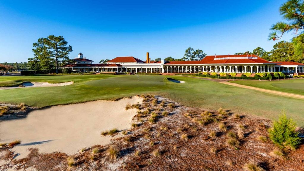 The 18th green at Pinehurst No. 2.