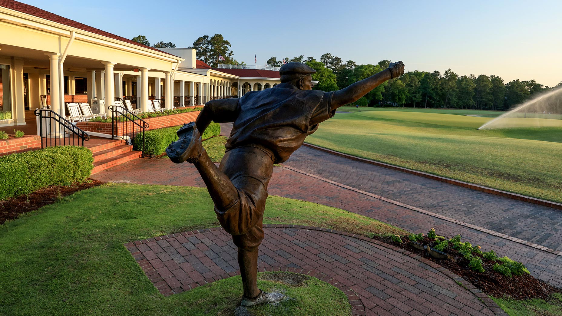 beautiful picture of pinehurst no.  2 statue of payne stewart