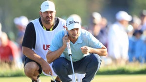 wyndham clark and caddie read putt during the 2023 u.s. open