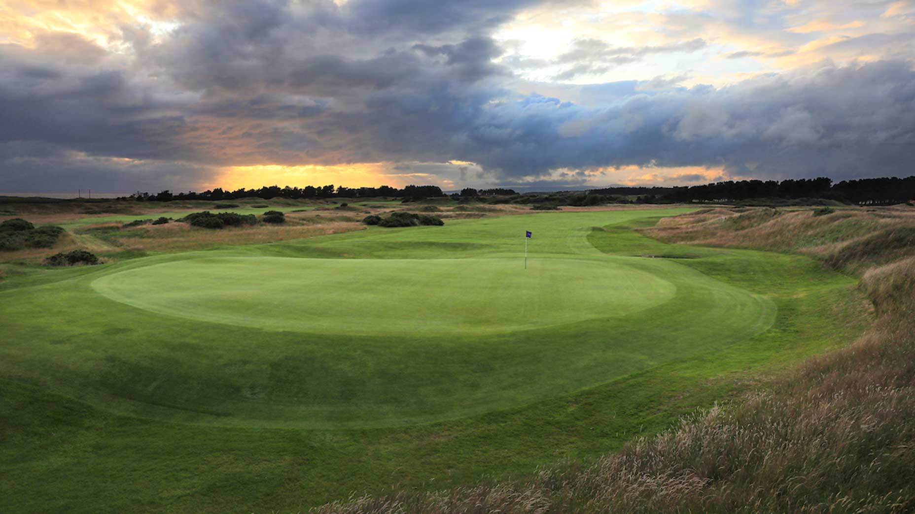 the 7th hole at Dundonald Links in Scotland.